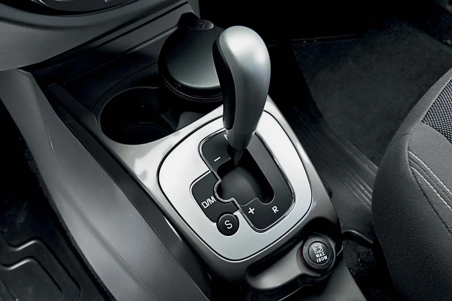 cacc82mbio-dualogic-do-grand-siena-modelo-2012-da-fiat-durante-teste-comparativo-da.jpg